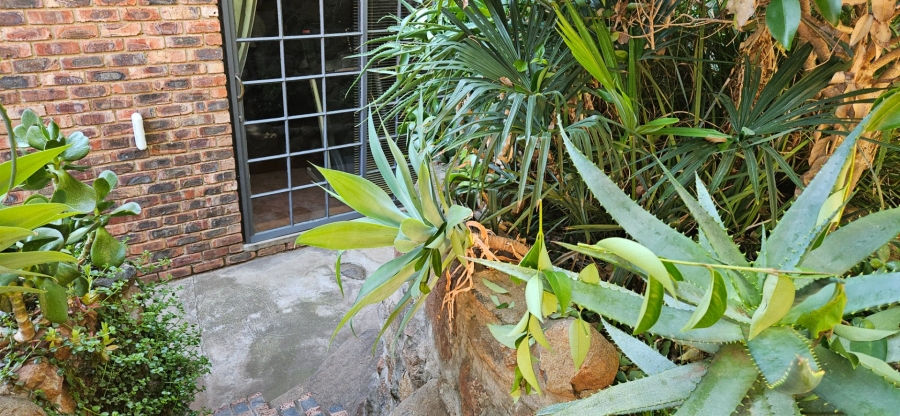 5 Bedroom Property for Sale in Langenhovenpark Free State